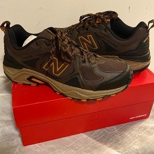 New Balance trail running mt481wc3 Size 9 4E wide sneakers, brand new